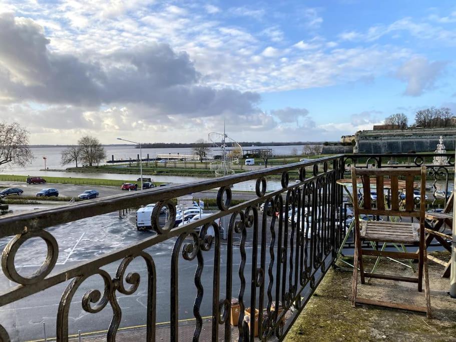 - Le Saugeron - Apartman Blaye Kültér fotó